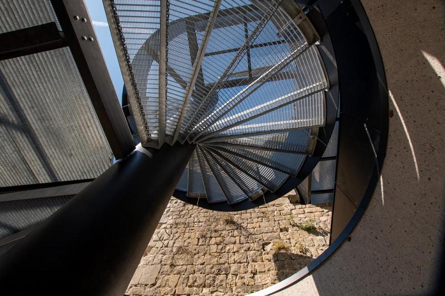 Wendeltreppe zum Eingang Bergfried